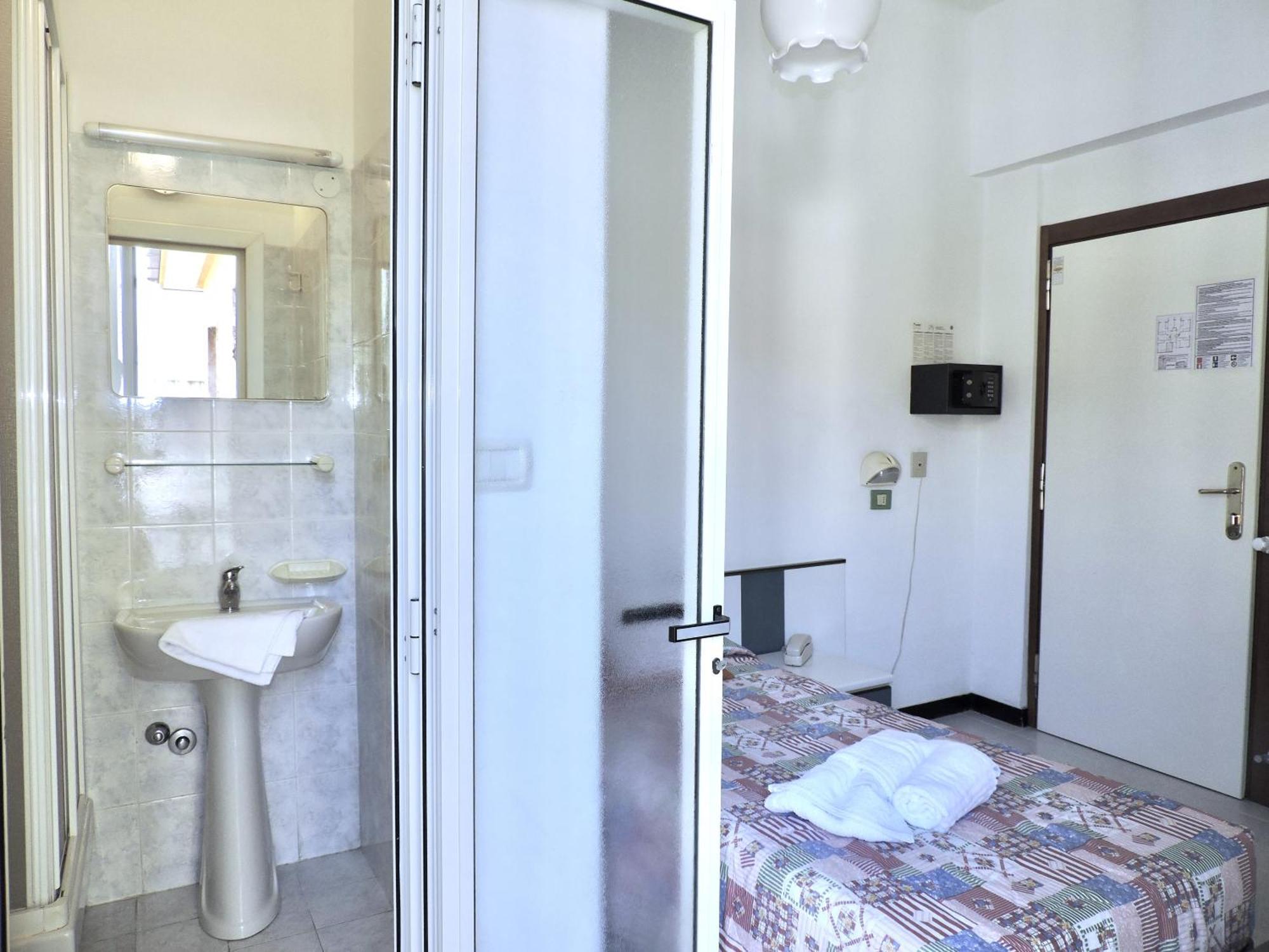 Hotel Villa Chiara ฟีนาเลลีกูเร ภายนอก รูปภาพ